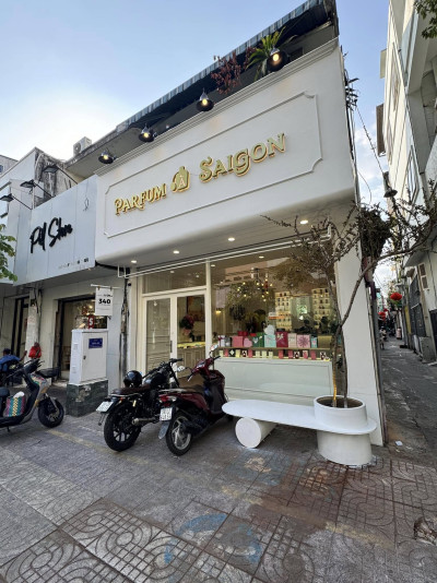 Công Trình Tiệm Nước Hoa Parfum À Saigon Q3